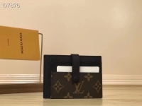 Louis Vuitton· Monogram 帆布卡夾 Size:11cm