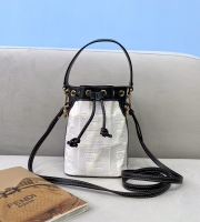Fendi·牛仔布Mini抽繩水桶包/手挽包3色Size:18*12*10cm