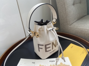 Fendi·Mini抽繩水桶包/手挽包Size:18*12*10cm