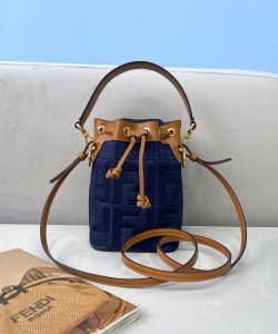 Fendi·牛仔布Mini抽繩水桶包/手挽包3色Size:18*12*10cm