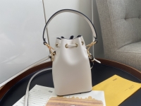Fendi·Mini抽繩水桶包/手挽包Size:18*12*10cm
