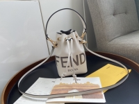 Fendi·Mini抽繩水桶包/手挽包Size:18*12*10cm