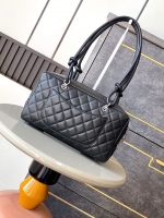 Chanel·黑白熊貓康鵬保齡球枕頭包Size:27*15*10cm