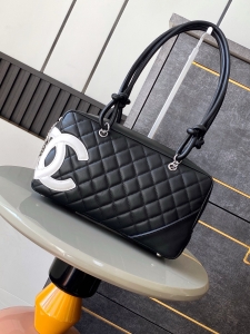 Chanel·黑白熊貓康鵬保齡球枕頭包Size:27*15*10cm